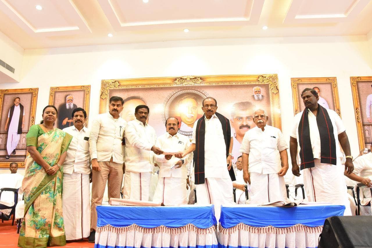 திகைப்பை ஏற்படுத்திய திருச்சி மண்டல செயல்வீரர்கள் கூட்டம்